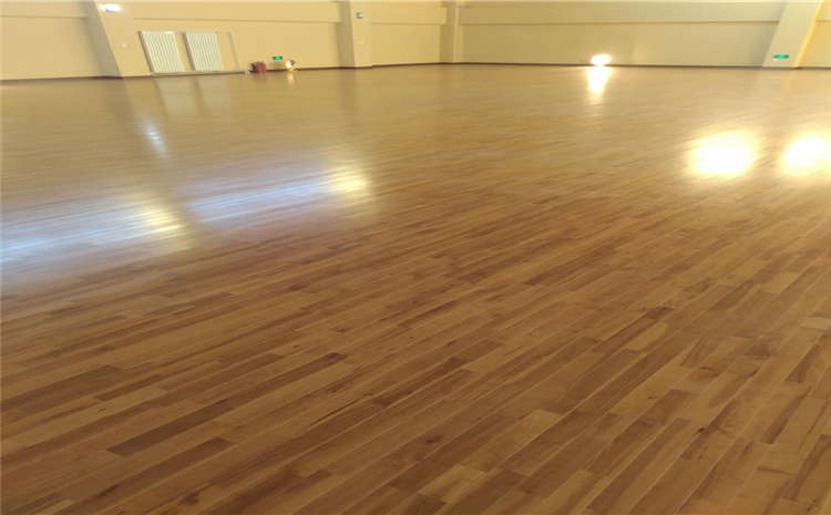 新疆硬木企口篮球场地板施工方案