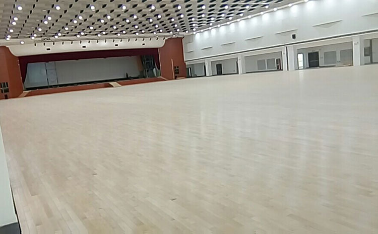 训练馆体育地板怎么安装