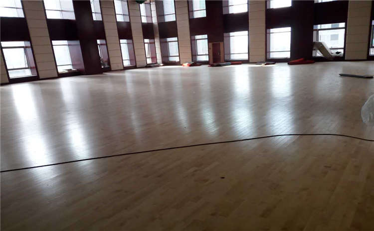 柞木篮球场木地板翻新