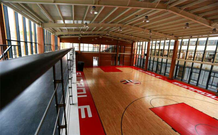篮球场木地板系统防潮垫有什么用？