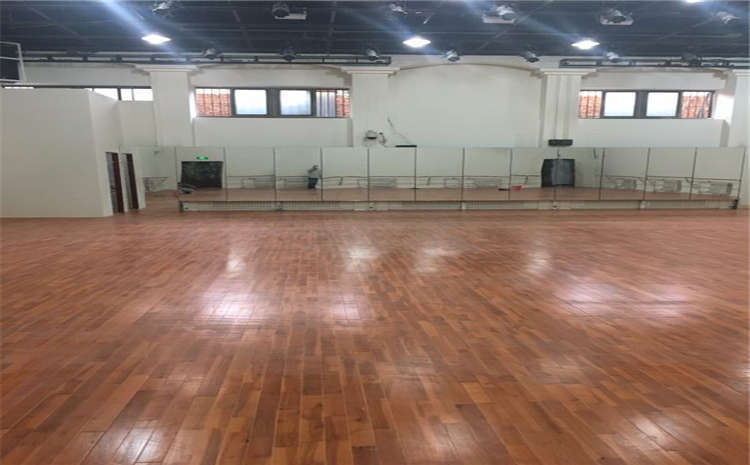 枫桦木木地板篮球馆怎么保养？