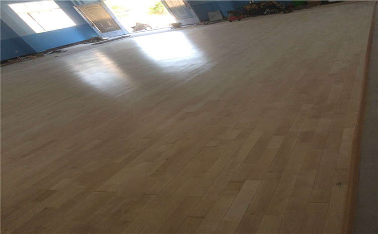 24厚排球馆木地板怎么维修？