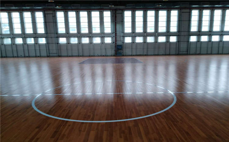 河南枫桦木篮球场地板图片