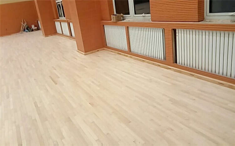 貴州楓樺木籃球場地板翻新