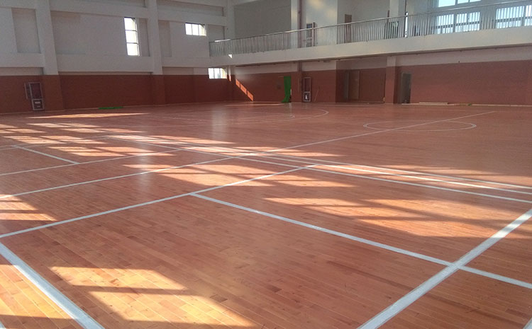 拼接板木地板篮球场怎么翻新