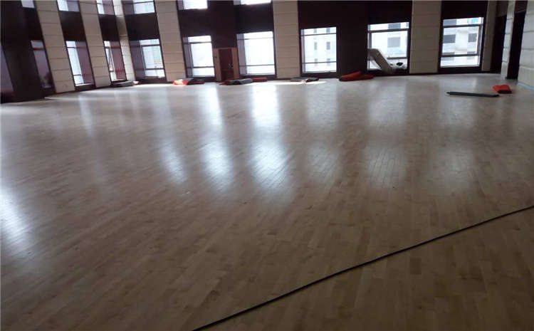 西安体育木地板怎么安装