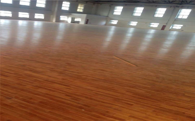 北京柞木篮球场地板怎么安装