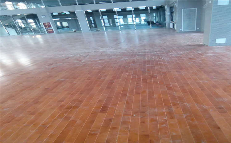 海口柞木籃球場地板多少錢一平米