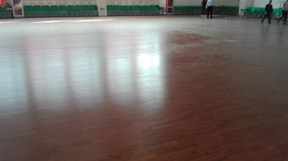 北京八中京西附小篮球馆木地板铺设工程
