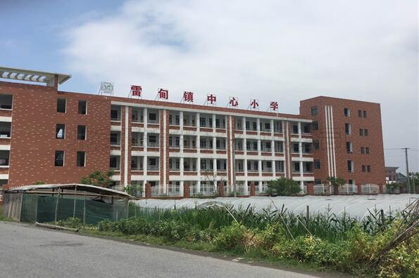 福州雷甸镇中心小学篮球馆木地板案例-1