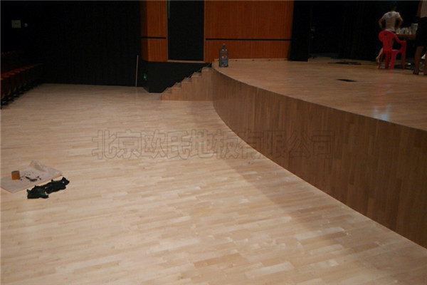 湖南运动木地板案例：湖南娄底文化馆舞台木地板案例