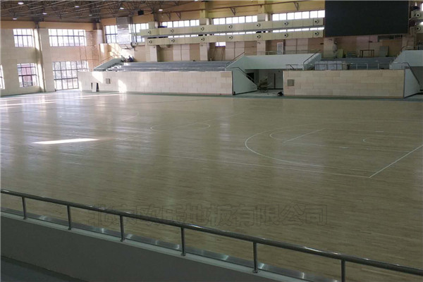 广东湛江钢铁厂篮球馆木地板案例