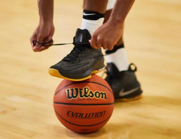 如何为自己选购一款合脚而又舒适的篮球鞋