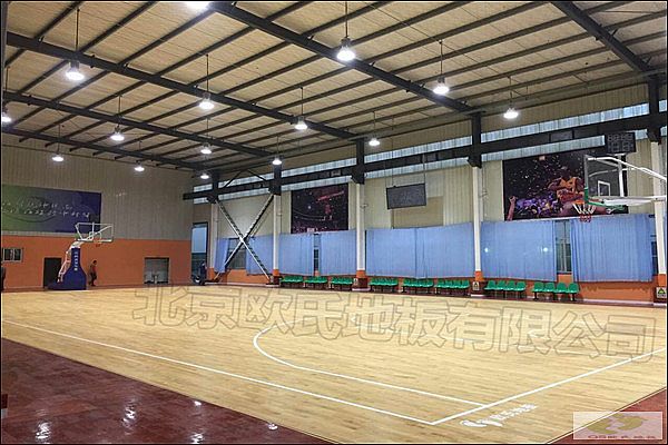 青岛体育运动木地板-黄岛区涌泉湾篮球俱乐部运动木地板成功案例