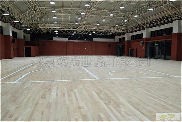 徐州树恩中学篮球馆木地板成功案例