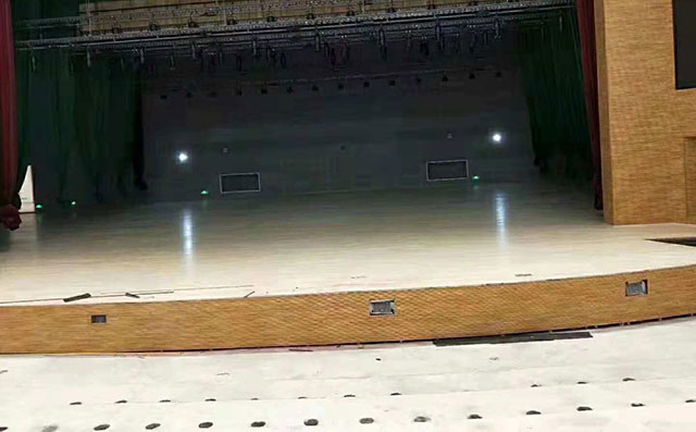 四川宜宾中国白酒学院舞台木地板施工——欧氏舞台木地板